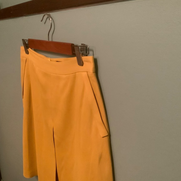 Lemon yellow SKIRT.  Massimo Dutti, US8/EU40/MEX30.  Made in Portugal. - Picture 2 of 7